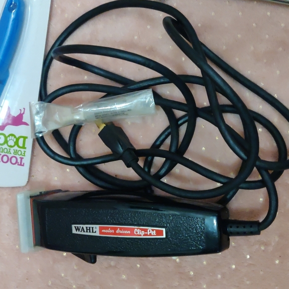 Dog grooming lot, fresh breath, nail clippers, hair trimmer and two brushes - Picture 2 of 5